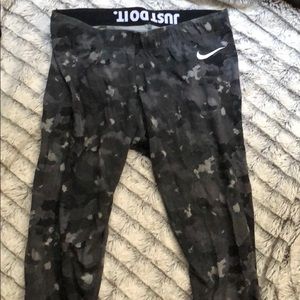NIKE “JUST DO IT.” Black/Gray Camo Long Leggings
